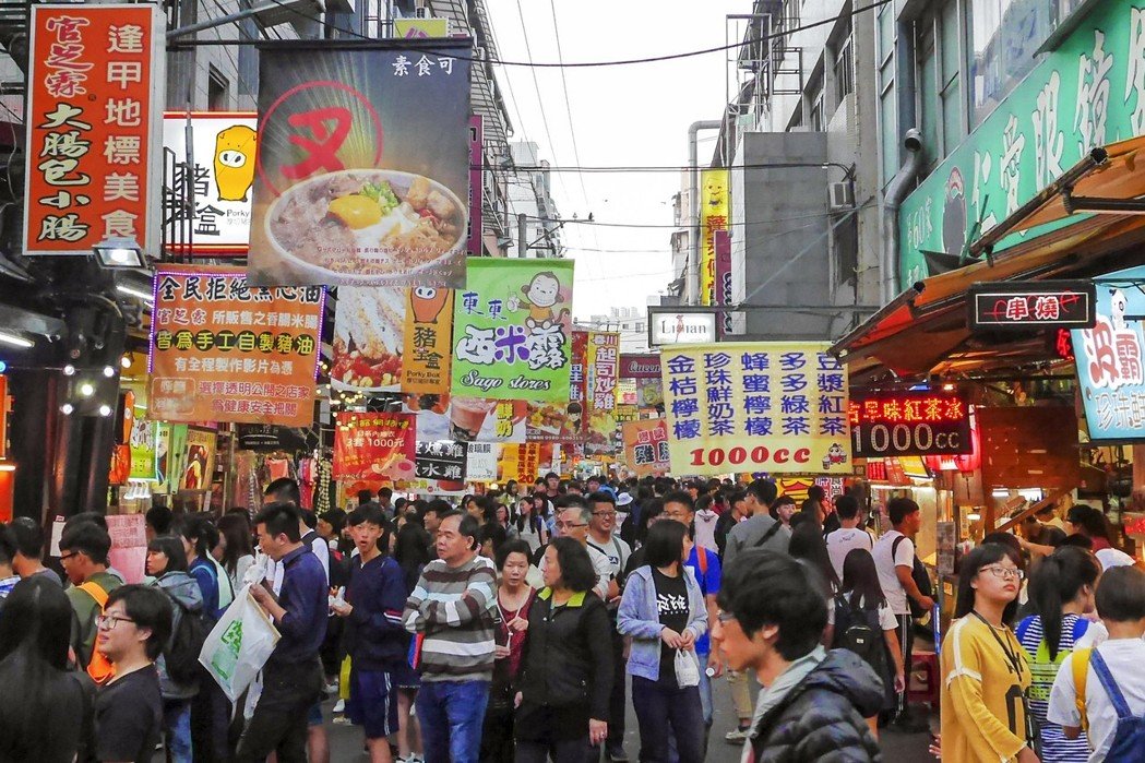 台当局“新南向”下错药方! 逢甲商圈消费力连续3年负成长 台当局“新南向”下错药方! 逢甲商圈消费力连续3年负成长