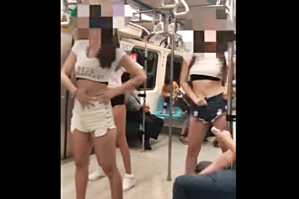 三名少女捷运车厢热舞 乘客抱怨:扰民 三名少女捷运车厢热舞 乘客抱怨:扰民