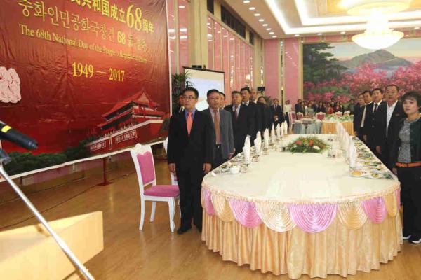 早安海峡 迎国庆天安门深夜更换毛主席画像