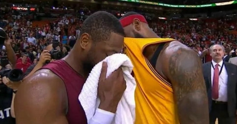 韦德加盟骑士与詹皇再续前缘 “詹韦连线”重出江湖勇士哭晕 韦德加盟骑士与詹皇再续前缘 “詹韦连线”重出江湖勇士哭晕