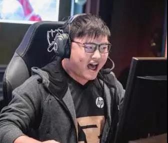 中韩大战一触即发!Uzi化身“狂小狗”能否助RNG再现抗韩神迹? 中韩大战一触即发!Uzi化身“狂小狗”能否助RNG再现抗韩神迹?