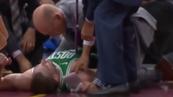 NBA新赛季“伤病潮”成主旋律 竞技体育残酷性与兄弟情并存 NBA新赛季“伤病潮”成主旋律 竞技体育残酷性与兄弟情并存