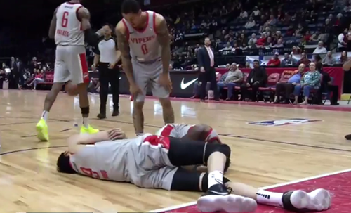 周琦征战NBA恐遇孙悦式尴尬 留给“大魔王”的时间还有多久 周琦征战NBA恐遇孙悦式尴尬 留给“大魔王”的时间还有多久