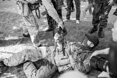 2014年5月26日乌克兰政府军与顿涅茨克民间武装激烈交火 2014年5月26日乌克兰政府军与顿涅茨克民间武装激烈交火