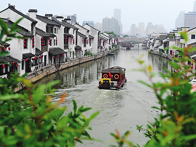 ��ֻ��ʻ�ڴ��˺ӽ������������Ρ�