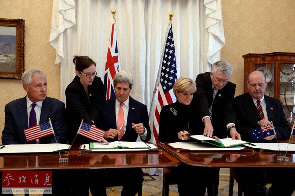 12日,美国防长哈格尔、国务卿克里和澳大利亚外长毕晓普、防长约翰斯顿(从左至右)在悉尼。 12日,美国防长哈格尔、国务卿克里和澳大利亚外长毕晓普、防长约翰斯顿(从左至右)在悉尼。