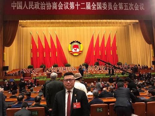 中国侨网黄仁国在大会现场。(《欧洲时报》/孔帆 摄)