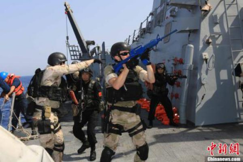 资料图:中美特战队员曾在亚丁湾联合演练反海盗。