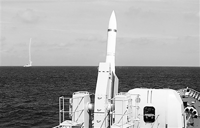 解放军南海军演创多项之最百艘舰艇实弹操练没剧本