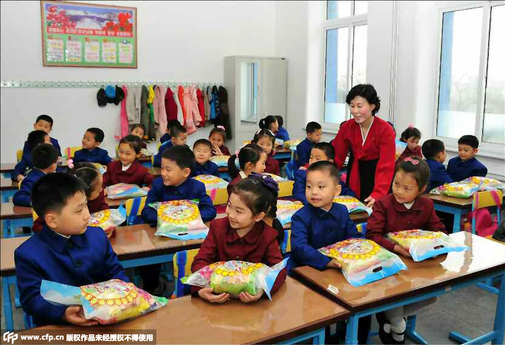 ������ʽУ���ع� Ů���ɴ���ȹ˿��