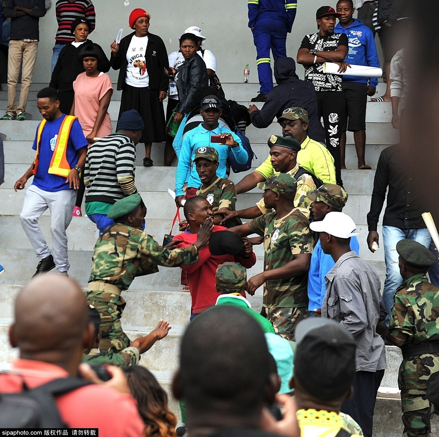 �Ϸǵ°���ǧ���ھ���ʾ�� ���鱩��������Ϊ