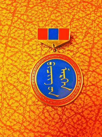 《狼图腾》作者获蒙古“文豪奖” 系首位中国获奖者 《狼图腾》作者获蒙古“文豪奖” 系首位中国获奖者