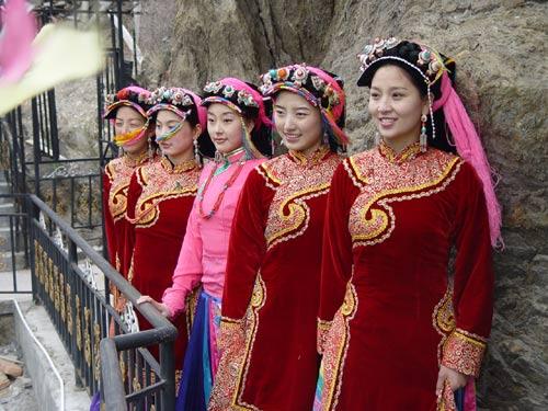 探访:远古女儿国 走近丹巴美人谷