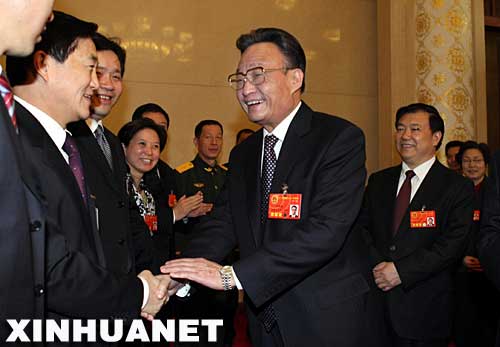 3��5�գ��й��������ξֳ�ί��ʮ��ȫ���˴�ί��ίԱ�������μ�ʮһ��ȫ���˴�һ�λ��鰲�մ����ŵ����顣