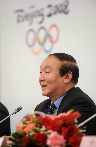 3月19日,北京奥组委执行副主席蒋效愚在回答记者提问。当日,北京奥组委在北京奥运新闻中心举行2008年奥运会火炬接力新闻发布会。 新华社记者 罗晓光 摄