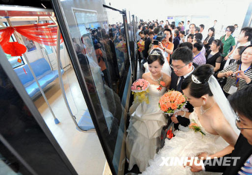  5��13�գ����������Ͼ�����������վ���ϵ����鳵ר�С�