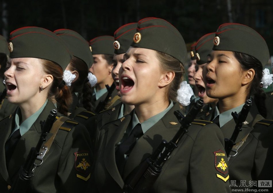 ����˹����ͨ�Ŵ�ѧ��ѧ ŮѧԱ��װ����