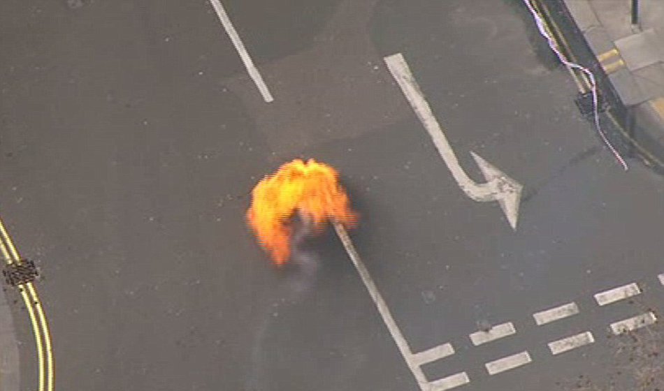 Ӣ���׶������ĵ����߻� ������2000�˱���ɢ[��ͼ]