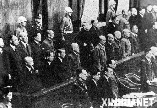 麻生'八一五'不参拜 日本右翼势力很不满