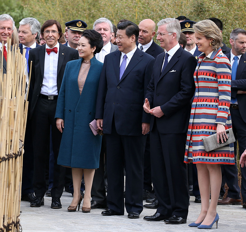 ����ϰ��ƽ�ͷ���������ͬ�����չ����򸾡�����ʱ����������Ȳι۴���è԰���»������Ҧ��ΰ��