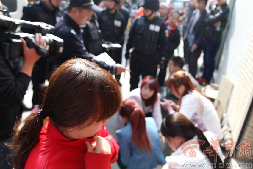 ��������������д�����ɺڷ��Ⱥڶ�����һ����һ�ҡ�4��