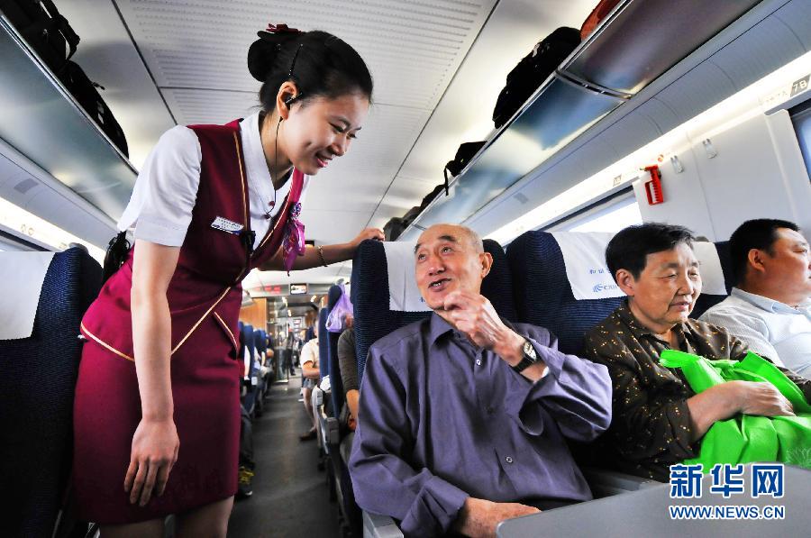 ����2012��6��30�յ�������Ƭ��ʾ������Ա�ھ�������һ�������վʼ�����г��Ͻ���ÿ���ѯ��