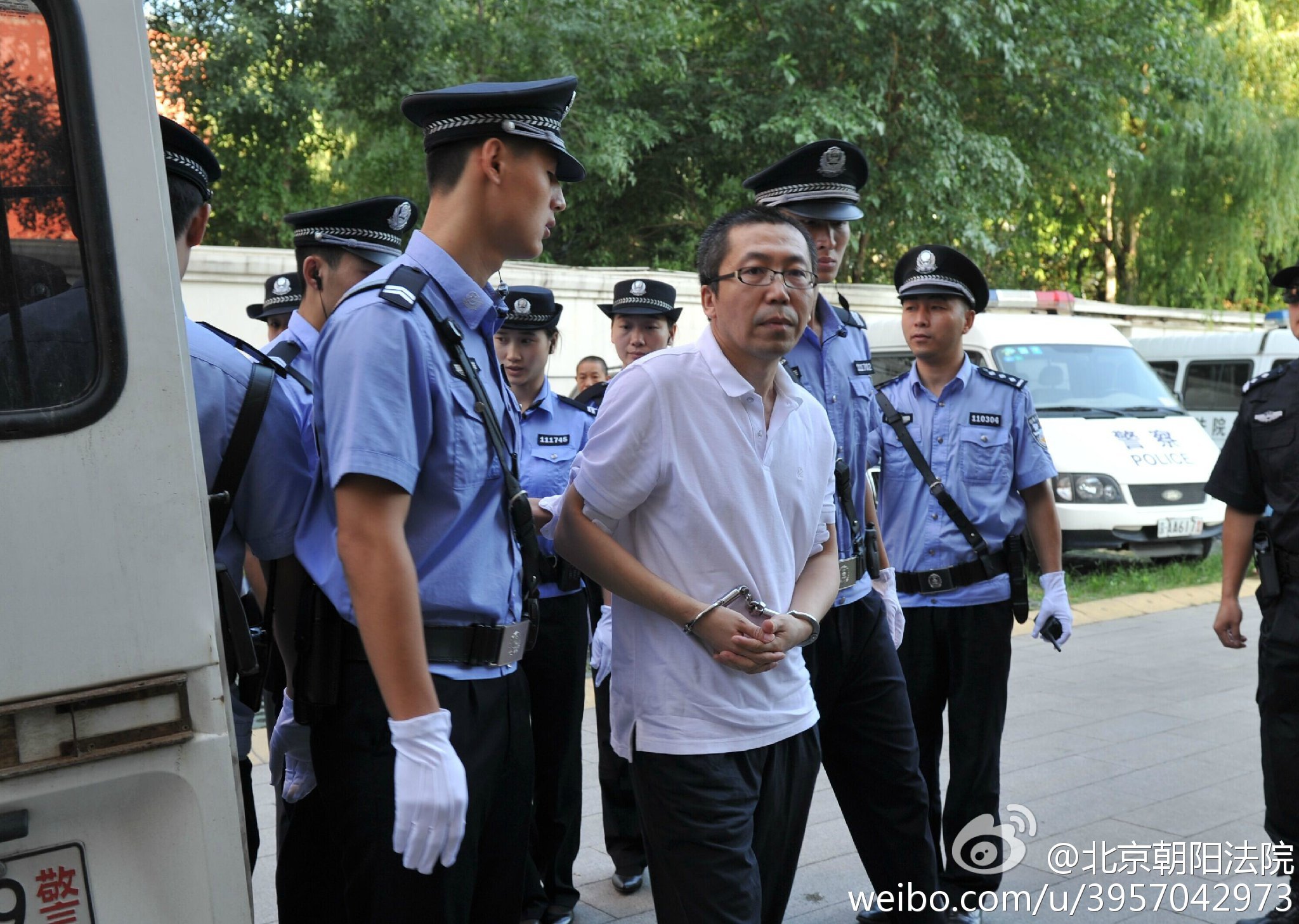 网民立二拆四被提押至法院受审