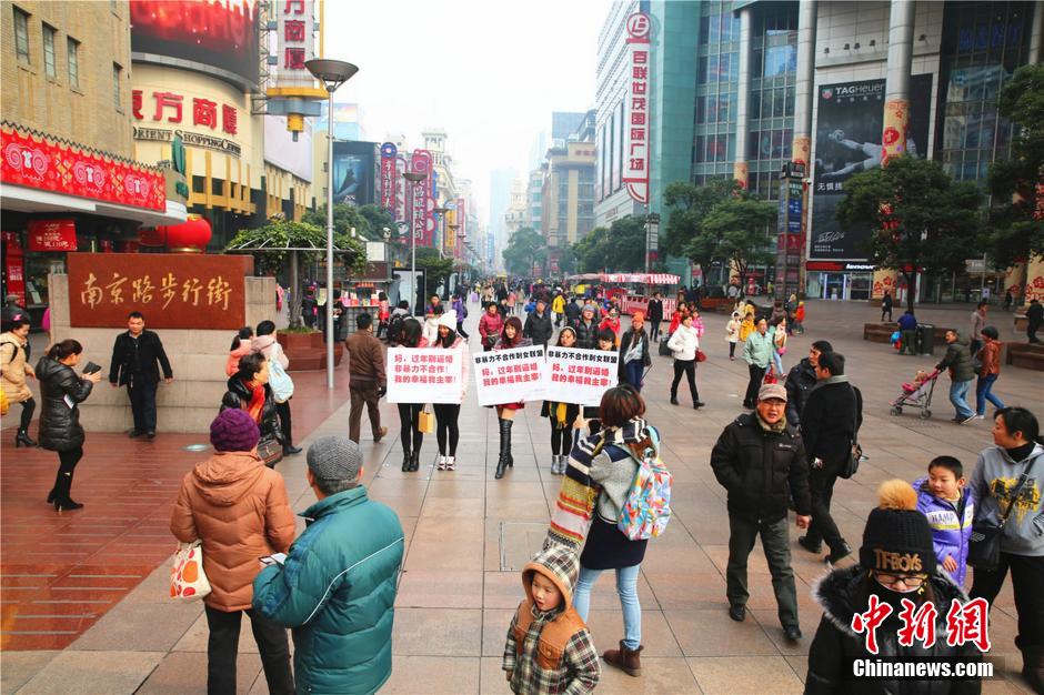 �Ϻ�Ů������ƿ��ܸ�ĸ���ڱƻ�