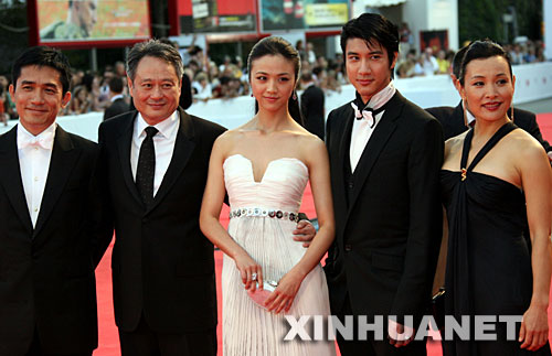 8��30�գ��������������������˹���еĵ�64������˹��Ӱ���ϣ�����ΰ�������Ψ�������ꡢ�³壨�������ң��μӵ�Ӱ��ɫ���䡷����ӳʽ��������ݵġ�ɫ���䡷�ǵ�64������˹��Ӱ����Χ������Ԫ����Ʒ֮һ�� �»������л�㶰��