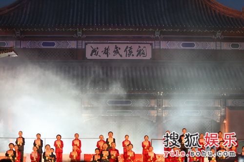 20��������Ķ�ͯ�ݳ����еط���ɫ