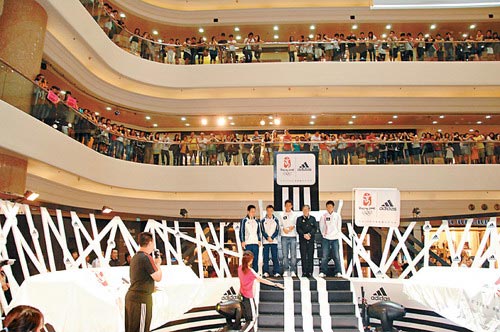 ���»���ϯ���˲�Ʒչ��̫ƽ��ʿ���ݵ�Ӱ(ͼ)