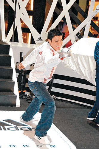 ���»���ϯ���˲�Ʒչ��̫ƽ��ʿ���ݵ�Ӱ(ͼ)