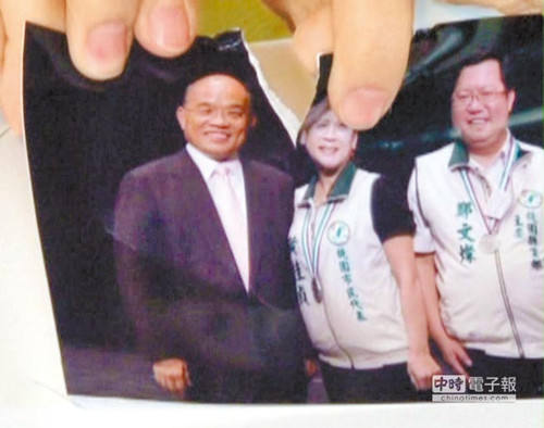 不满党部提名制度桃园市民代表撕照片炮轰苏贞昌