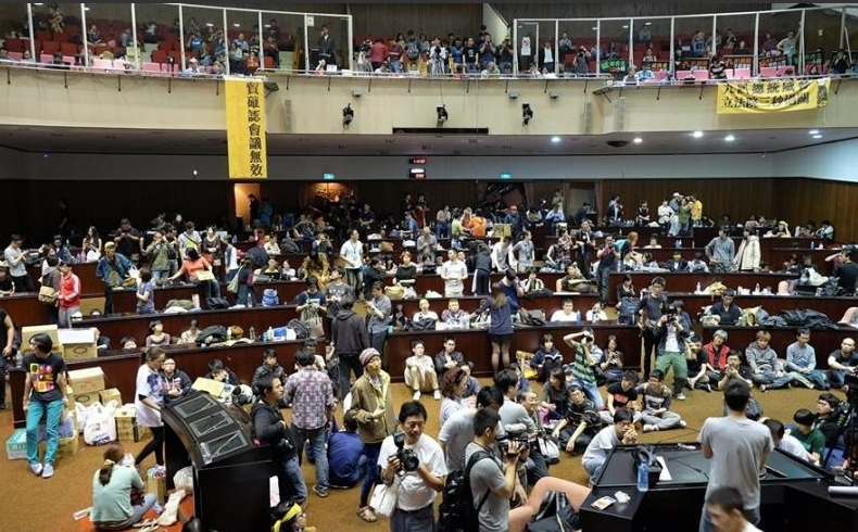 马英九:学生退出立法院符合台湾绝大多数人的期待