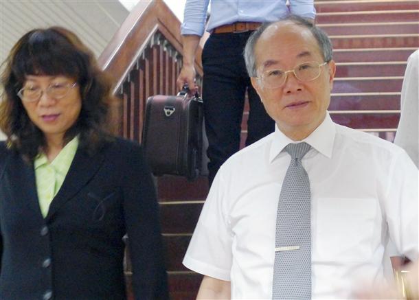 黄世铭指柯自诉不合法,并否认犯罪 黄世铭指柯自诉不合法,并否认犯罪