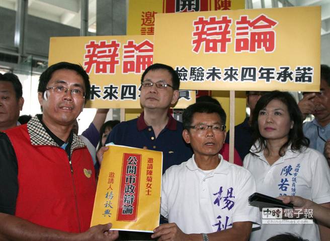 杨秋兴前往高雄市府 邀陈菊公开辩论 杨秋兴前往高雄市府 邀陈菊公开辩论