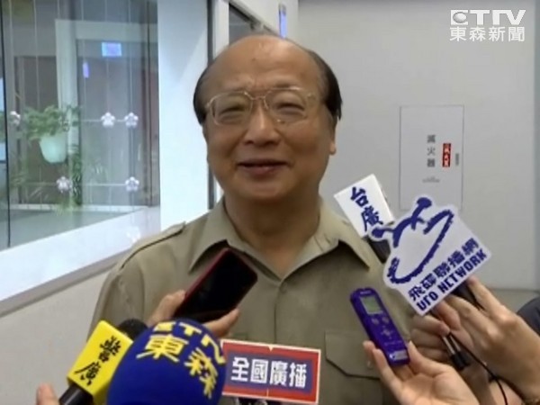 林佳龙辞"立委"力拼市长宝座 胡志强批浪费社会资源 林佳龙辞"立委"力拼市长宝座 胡志强批浪费社会资源