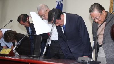 马英九称为选战负责绝不恋栈下周三有重大宣布 马英九称为选战负责绝不恋栈下周三有重大宣布