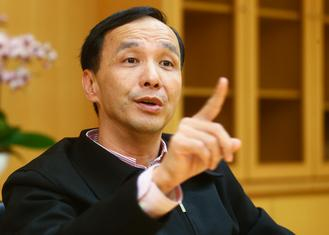 朱立伦谈参选国民党主席 称要找回创党精神(图) 朱立伦谈参选国民党主席 称要找回创党精神(图)