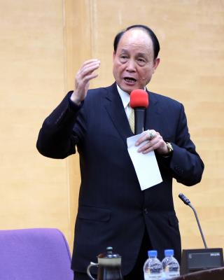 台湾海基会董事长林中森谈两岸 盼学子更深入认识(图) 台湾海基会董事长林中森谈两岸 盼学子更深入认识(图)