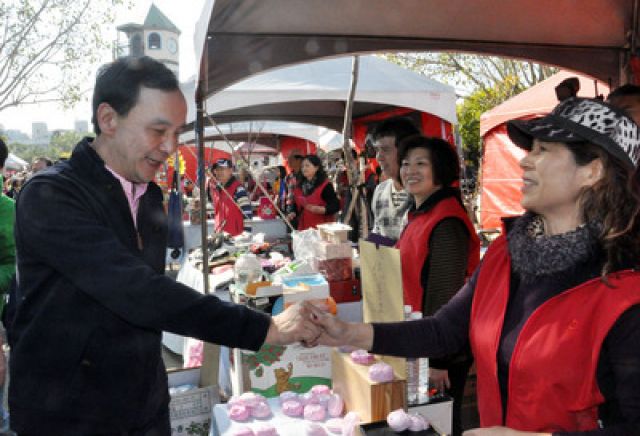 "蓝委"回应2016人选:急事缓办,民众对国民党有新期盼 "蓝委"回应2016人选:急事缓办,民众对国民党有新期盼