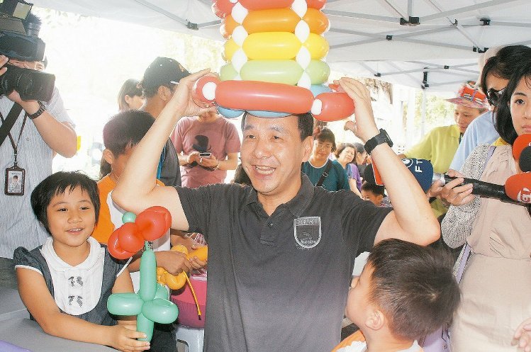 "蓝委":朱立伦参选2016是维持政治影响力唯一选择 "蓝委":朱立伦参选2016是维持政治影响力唯一选择