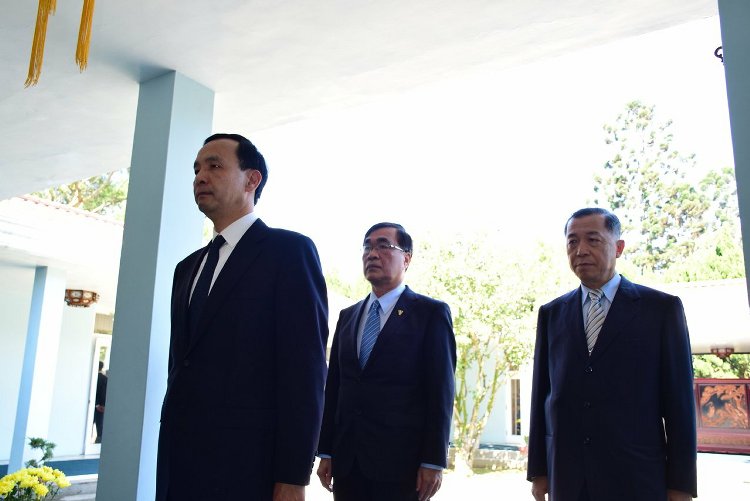 ����ʯ����40���� ��Ӣ�������׸��Ⱥ�����(��ͼ)