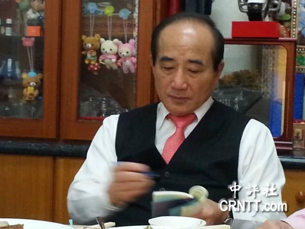 王金平西装里揣神秘小本 随身携带几十年(组图) 王金平西装里揣神秘小本 随身携带几十年(组图)