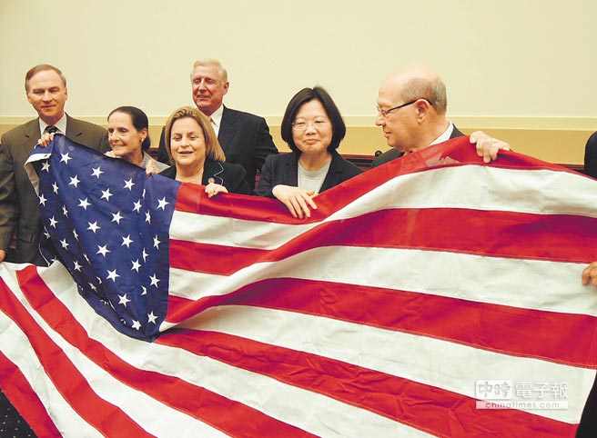 陆委会委员:蔡英文将赴美 南海议题成高爆弹(图) 陆委会委员:蔡英文将赴美 南海议题成高爆弹(图)