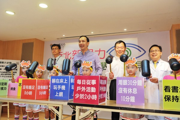 洪秀柱要国民党退回700万 朱立伦回应:她开玩笑的 洪秀柱要国民党退回700万 朱立伦回应:她开玩笑的