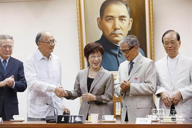 蓝营众大咖现身力挺洪秀柱选2016 蓝营众大咖现身力挺洪秀柱选2016