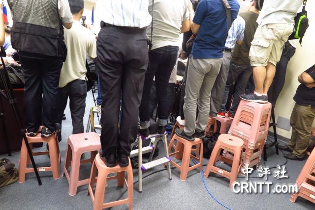 媒体大阵仗抢拍洪秀柱党内政见发表会(图) 媒体大阵仗抢拍洪秀柱党内政见发表会(图)