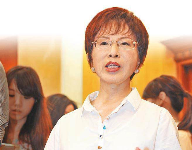 洪秀柱打学生议题发酵 学生力挺:她不会打人 洪秀柱打学生议题发酵 学生力挺:她不会打人