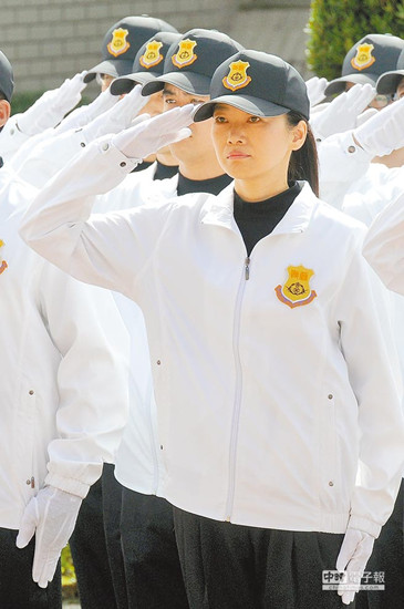 台当局训练女特勤人员保护大选女候选人(图)